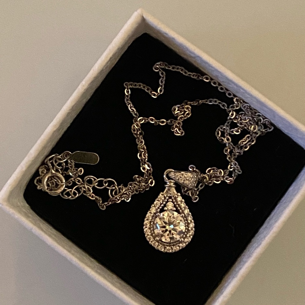 Moissanite necklace. 1.0 carot